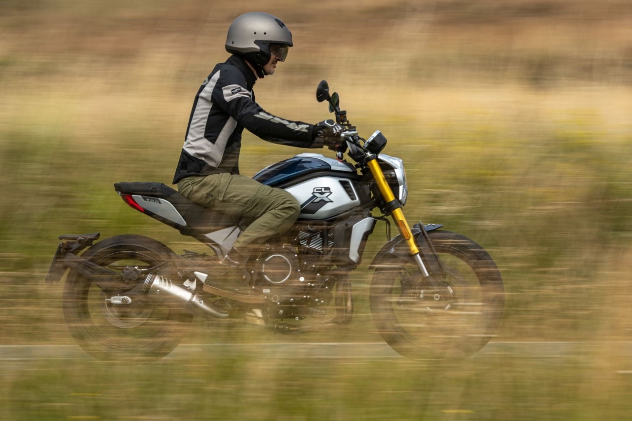 Benelli Leoncino 800 VS CFMOTO 700CL-X Heritage: prova a prendermi!